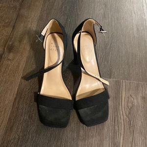Basic black heel